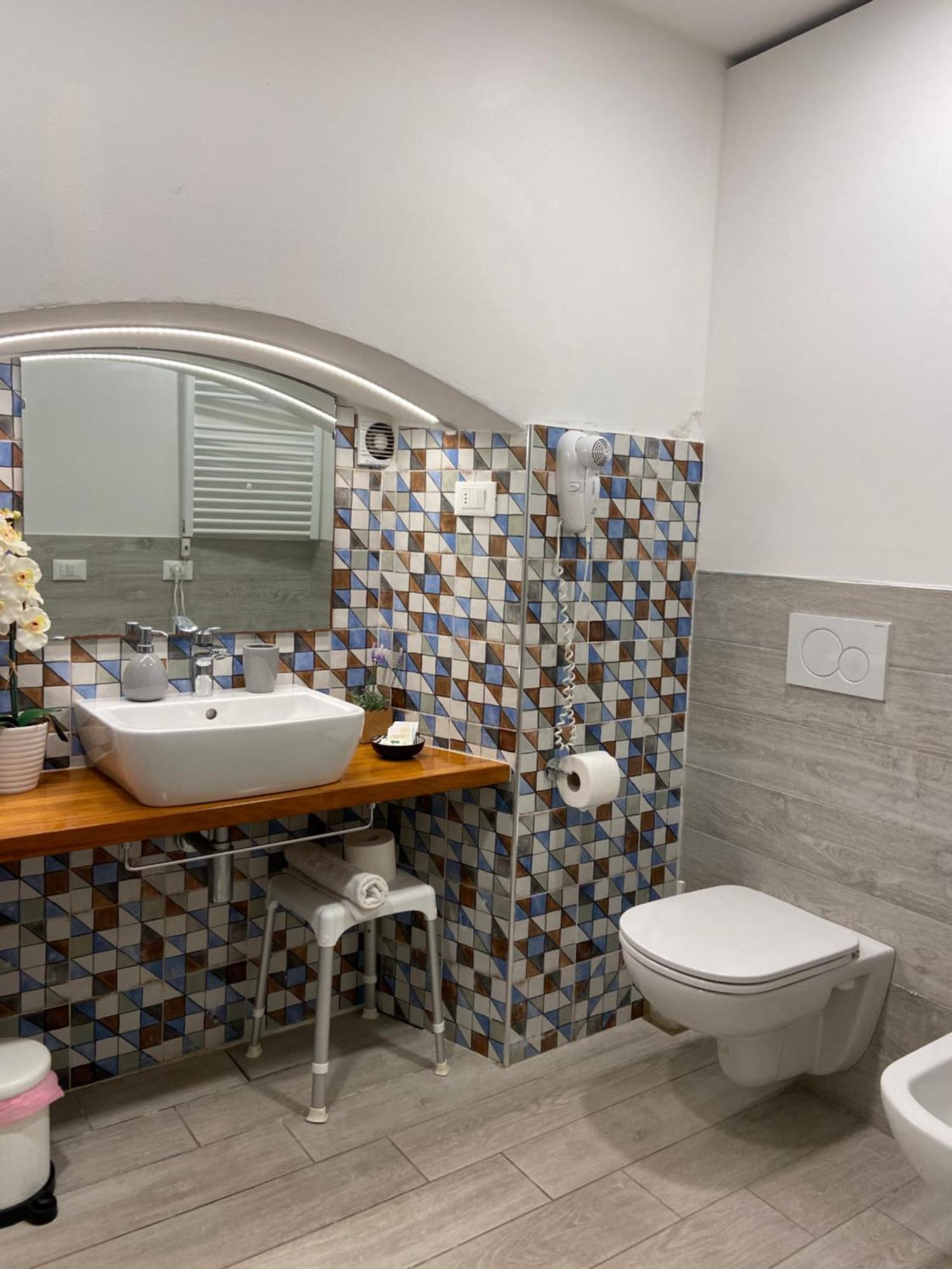 Vita Lenta - Cozy Rooms ลาสเปเซีย ภายนอก รูปภาพ
